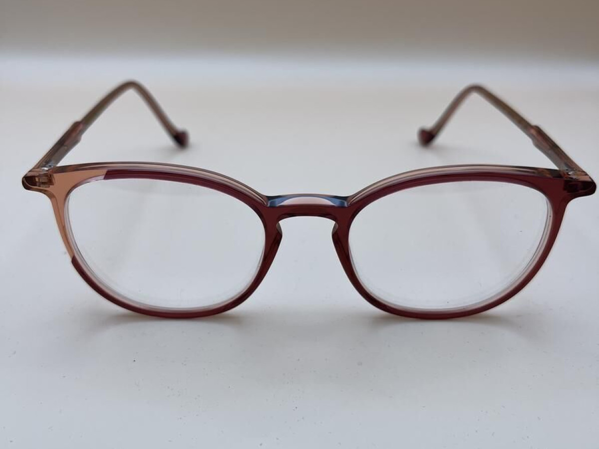 Caroline Abram  - Connie 757 49&curren;19