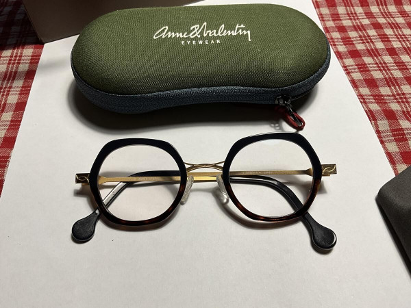 ANNE et VALENTIN - 44&curren;23 -...