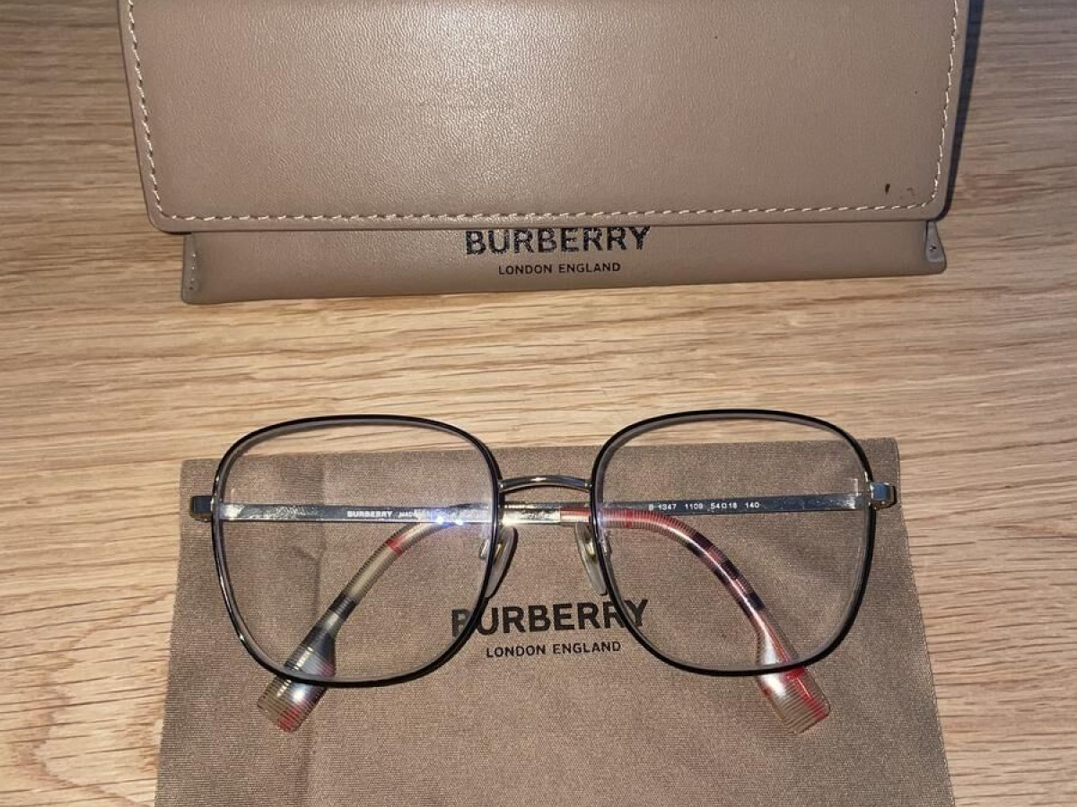 Burberry - B1347110954&curren;18140