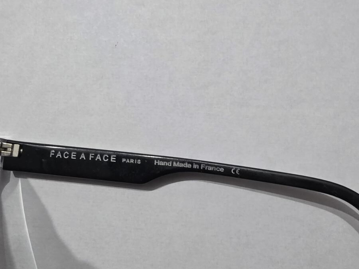 Face a face - COL110DP 51&curren;21