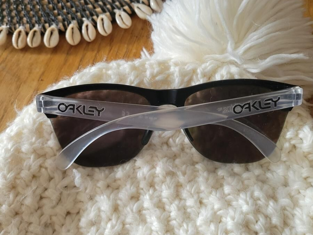 Okley  - 009374-0263