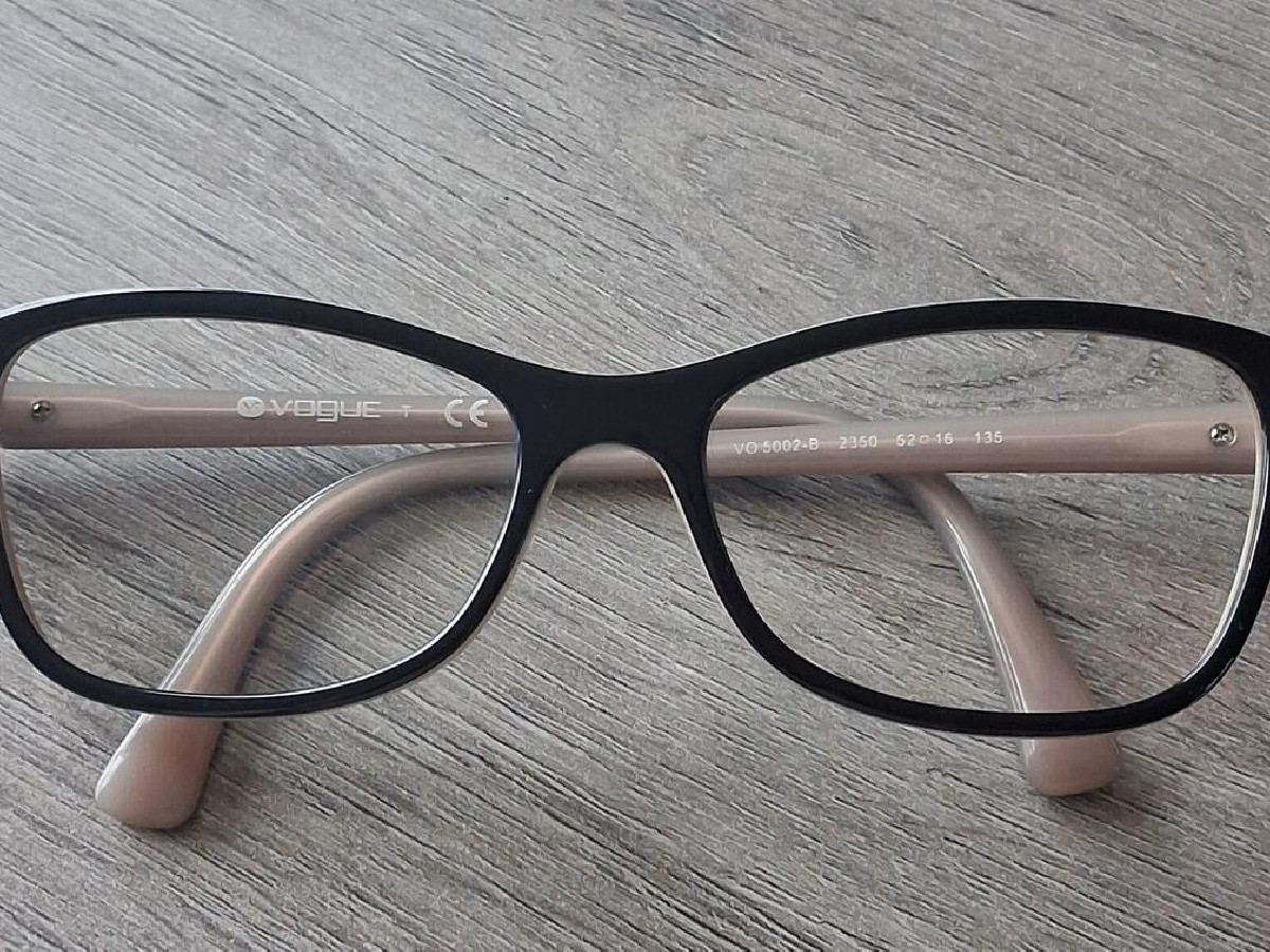 Vogue  - VO5002-B 52&curren;16 135