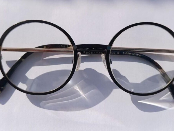 Face a face - STILJ  46&curren;21