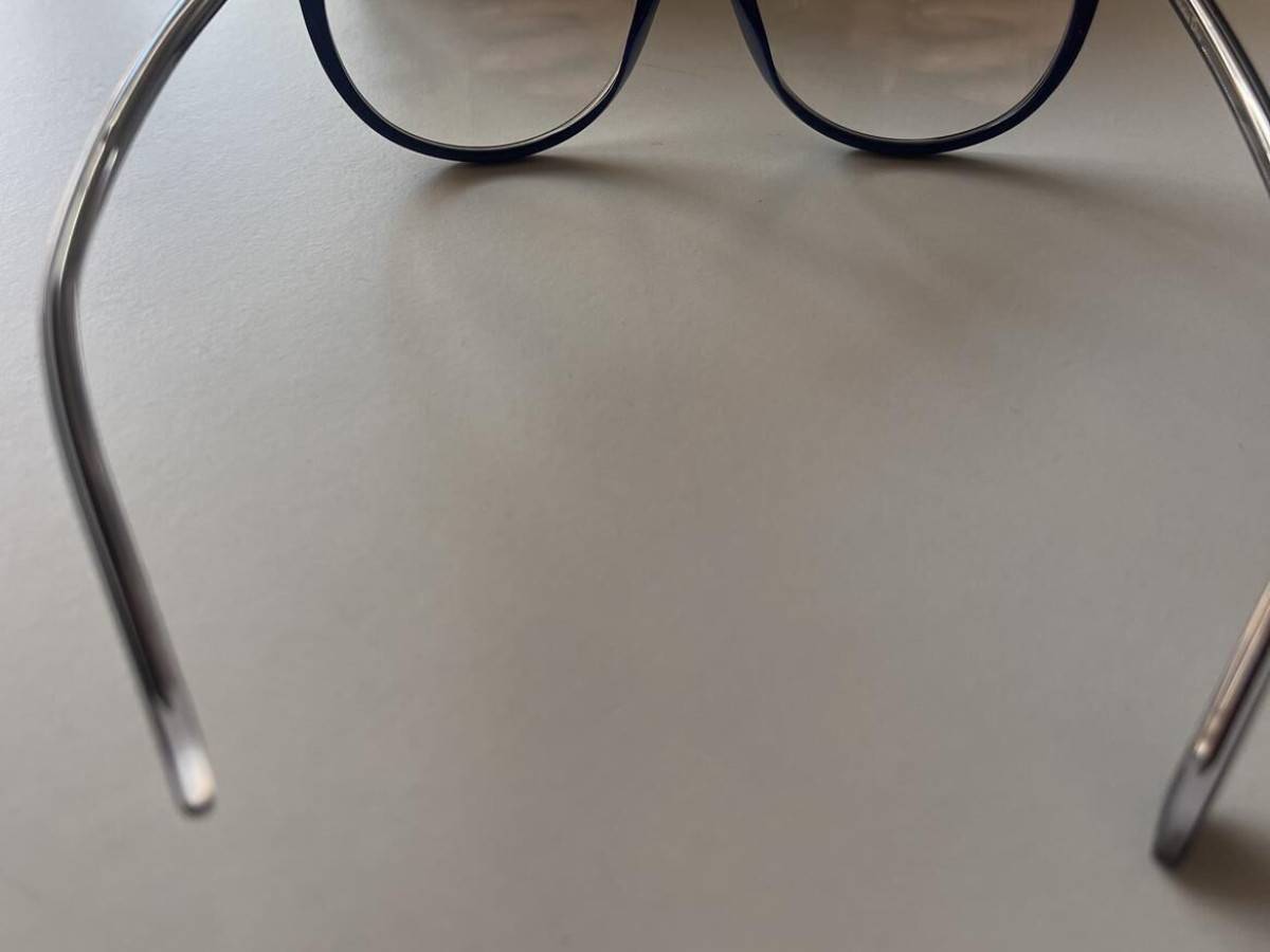 Dior  - Montaigne N*16