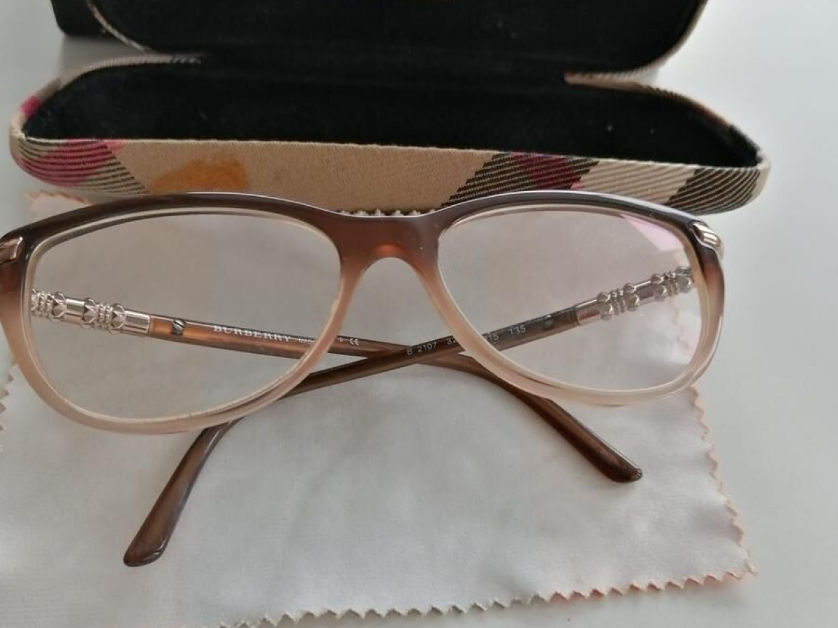 Burberry - B2107329851&curren;15135