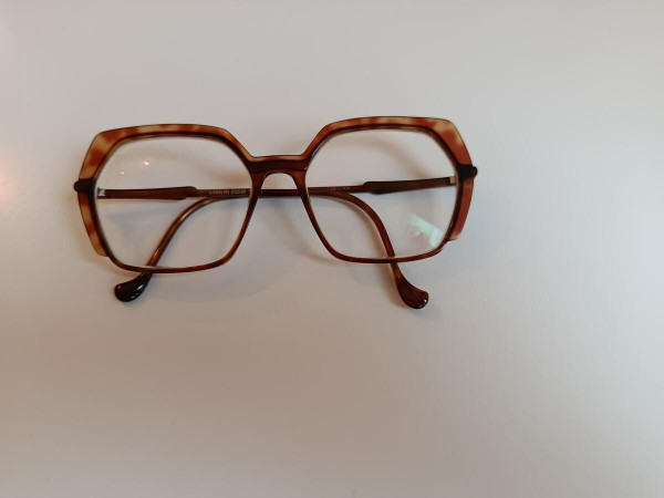 Caroline Abram - 738 0802...