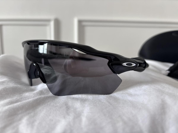 Oakley  - Radar Pitch -...