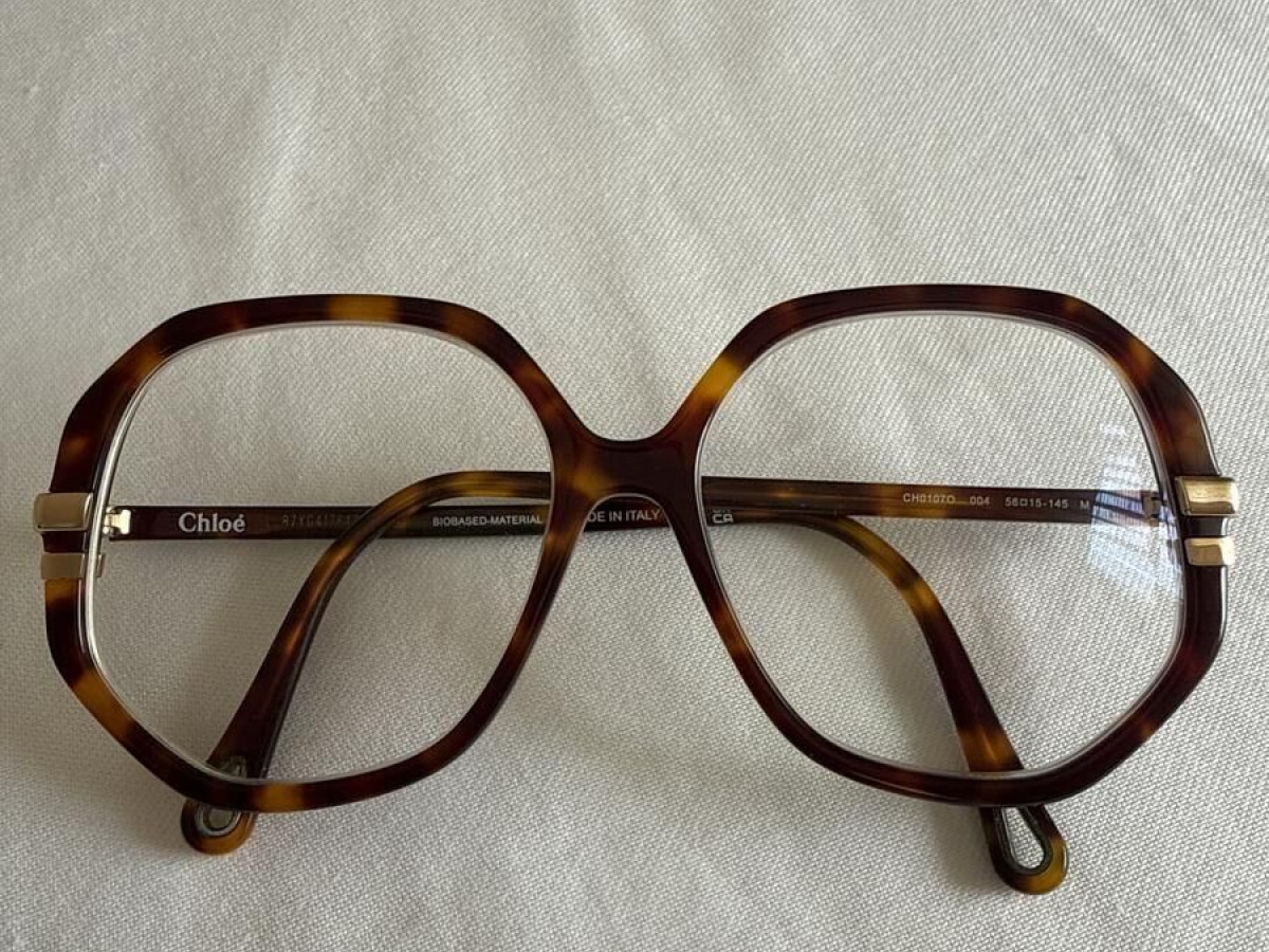 Chlo&eacute; - CH01070 004 56&curren;15 145 M