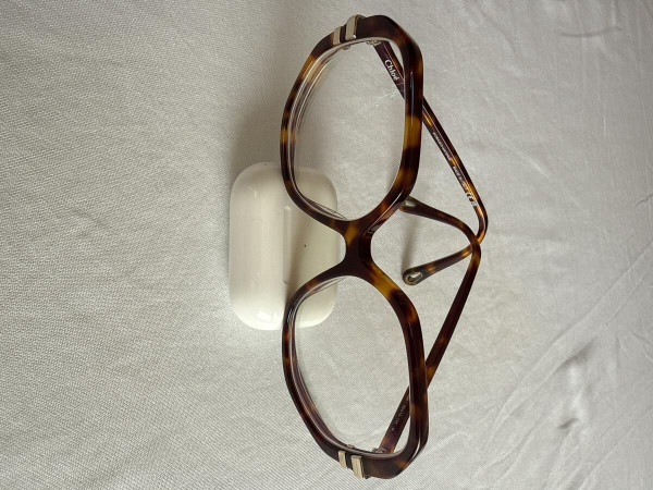 Chlo&eacute; - CH01070 004 56&curren;15 145 M