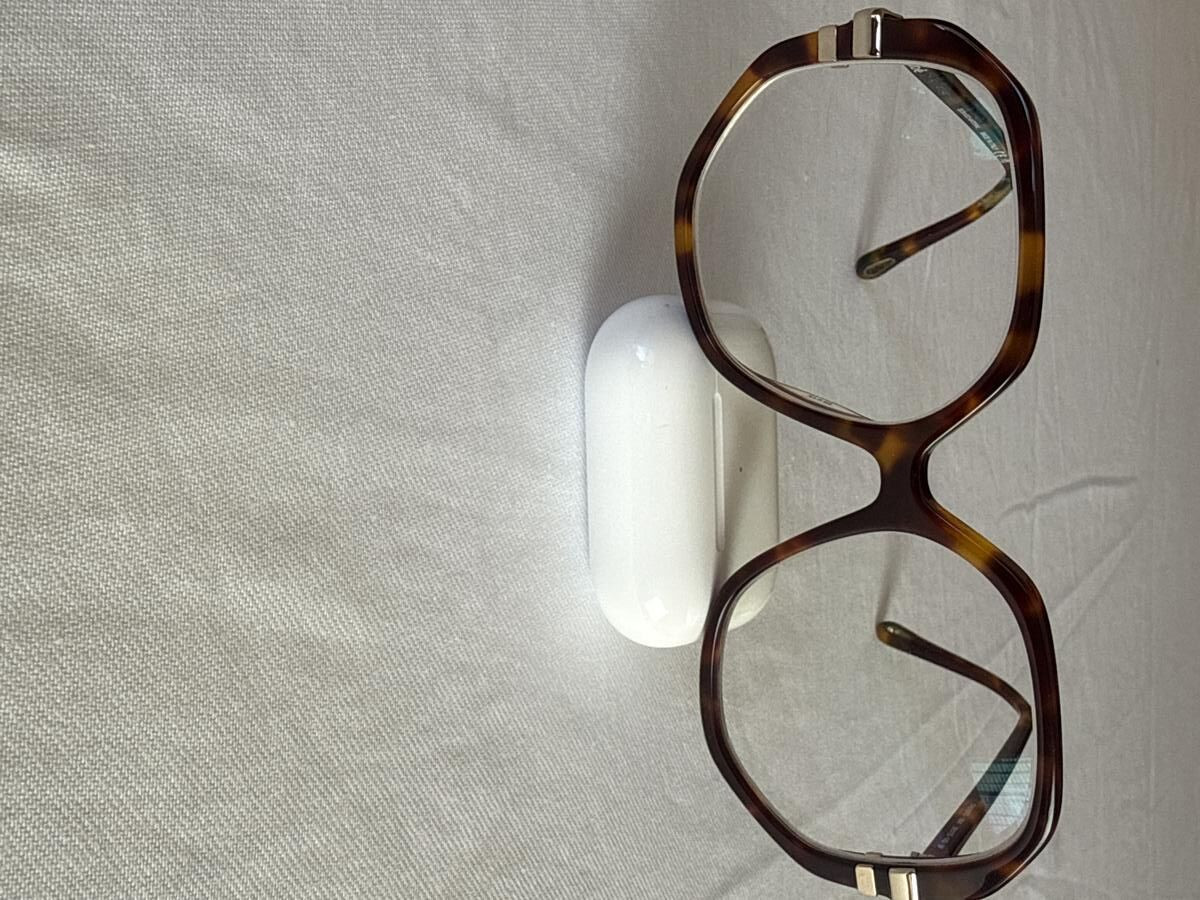 Chlo&eacute; - CH01070 004 56&curren;15 145 M