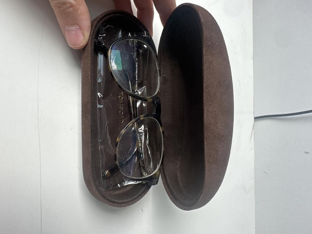 Tom Ford  - TF 5805-B 055  52&curren;17