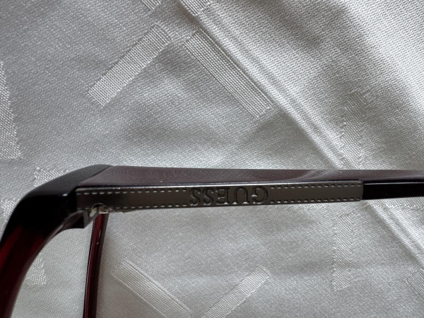 Guess - 2016-135 300¤190