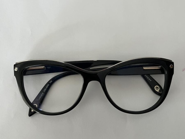 Givenchy - VGV915 53&curren;17