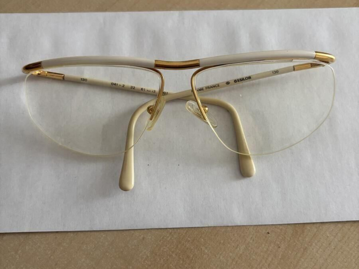 Essilor  - 041-2 326113