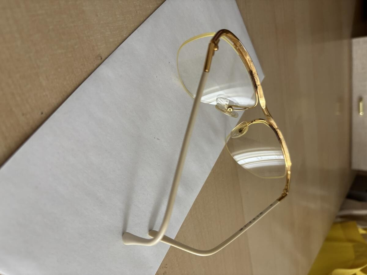 Essilor  - 041-2 326113