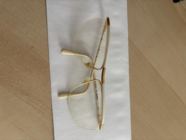 Essilor  - 041-2 326113