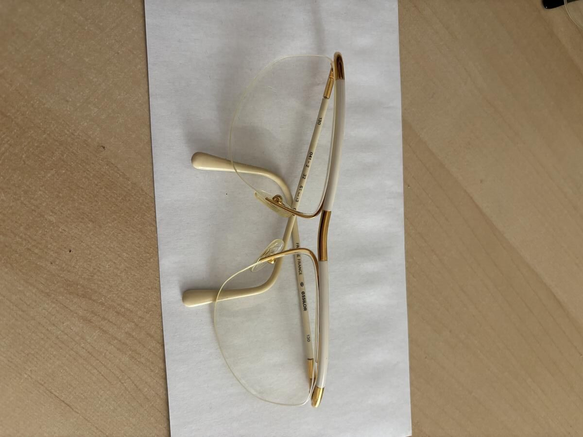 Essilor  - 041-2 326113