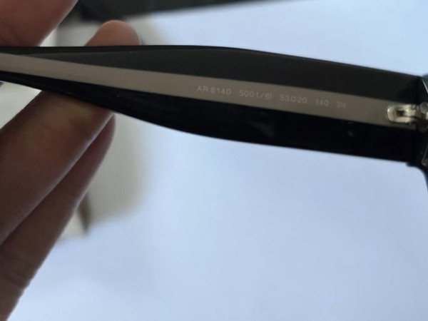 Giorgio Armani - AR8140