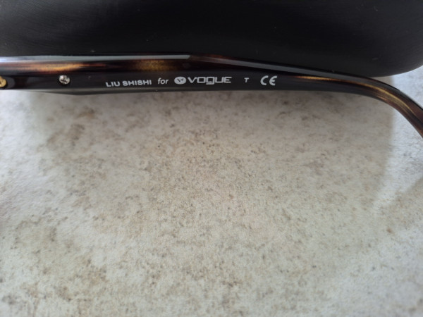 Vogue - VO2989 W656 52*18 135