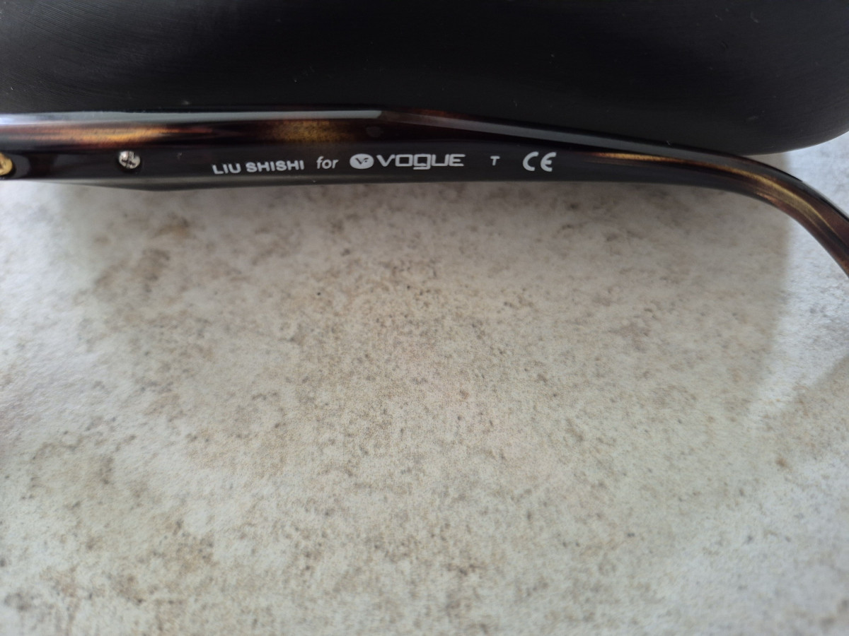 Vogue - VO2989 W656 52*18 135