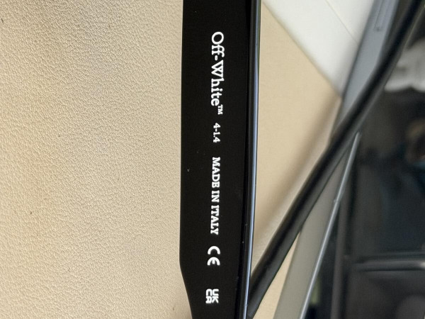 Off White  - OBRI1271055 50&curren;20