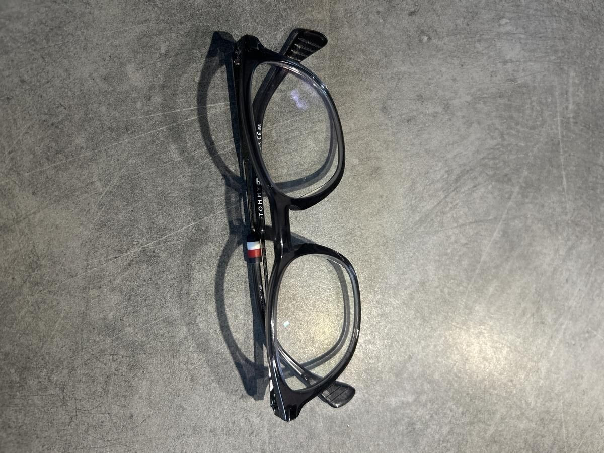 Tommy Hilfiger - TH1584 &curren;145