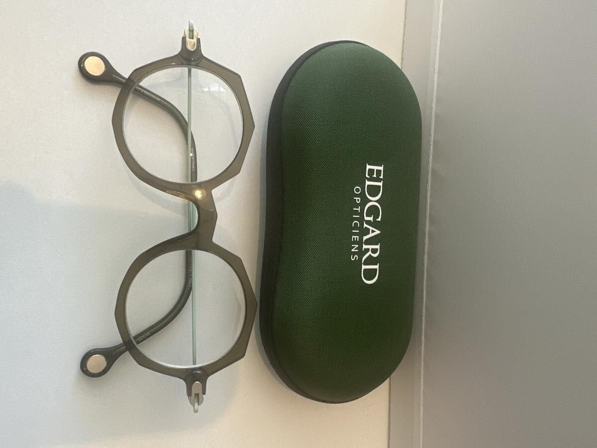 ANNE & VALENTIN - LATITUDE 45&bull;23 - LATITUDE 45&curren;23