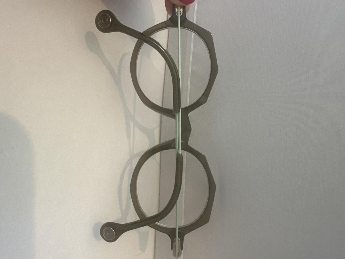 ANNE & VALENTIN - LATITUDE 45&bull;23 - LATITUDE 45&curren;23