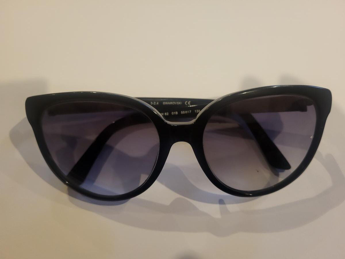 Swarovski - Elisa Sw82 01b 55□17 - Lunette sola&icirc;re verre degrade gris 53x45&curren;132