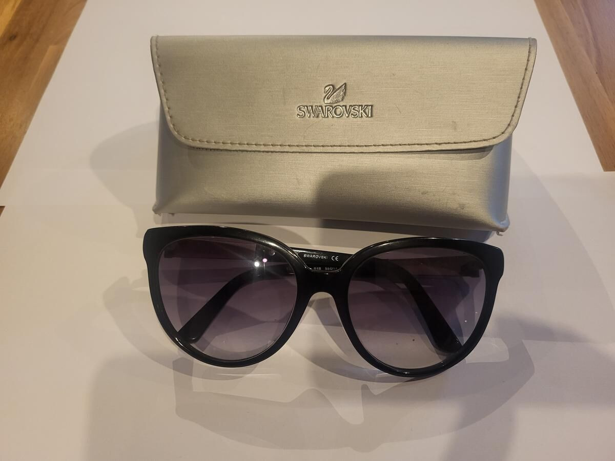 Swarovski - Elisa Sw82 01b 55□17 - Lunette sola&icirc;re verre degrade gris 53x45&curren;132