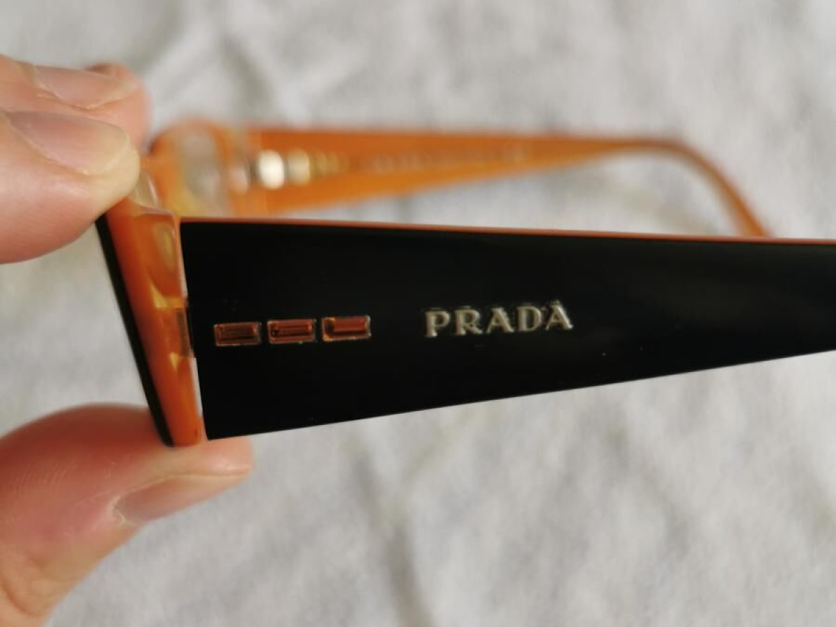 Prada - VPR10F