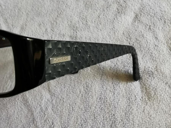Guess  - GU 7259