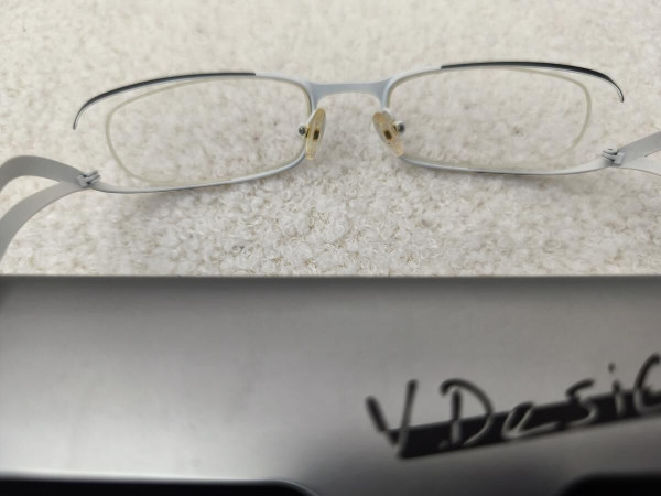 V design noire et blanche  - No/bla 51-19/137 4/2&curren;