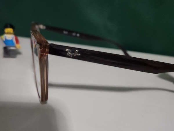Ray-Ban translucides &ndash; excellent &eacute;tat &ndash; &eacute;tui d&rsquo;origine - RB4378V