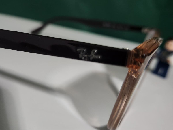Ray-Ban translucides &ndash; excellent &eacute;tat &ndash; &eacute;tui d&rsquo;origine - RB4378V