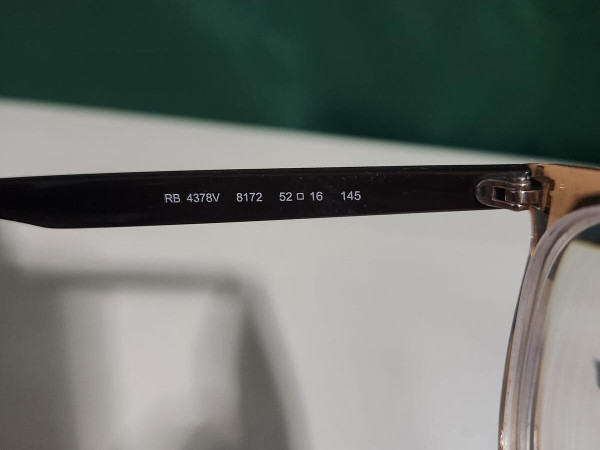 Ray-Ban translucides &ndash; excellent &eacute;tat &ndash; &eacute;tui d&rsquo;origine - RB4378V