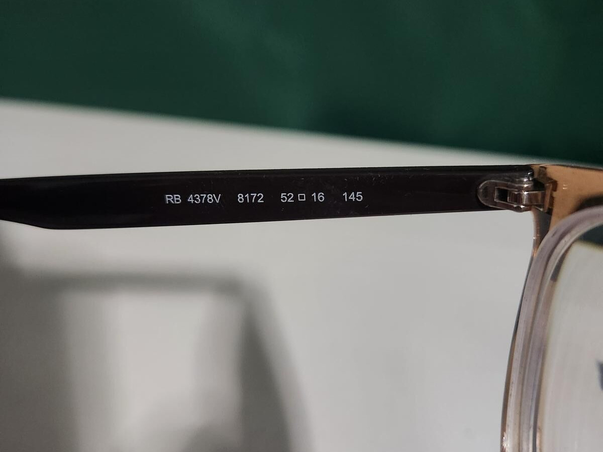 Ray-Ban translucides &ndash; excellent &eacute;tat &ndash; &eacute;tui d&rsquo;origine - RB4378V