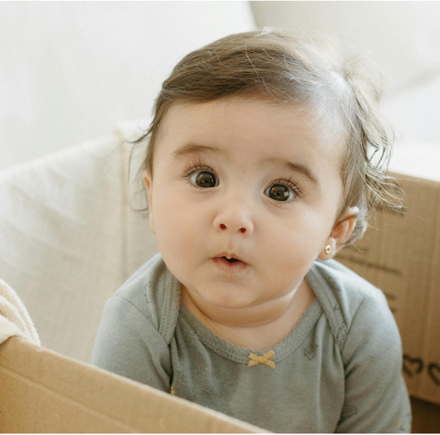 Quand les yeux des bébés changent de couleur ? Explication & âge
